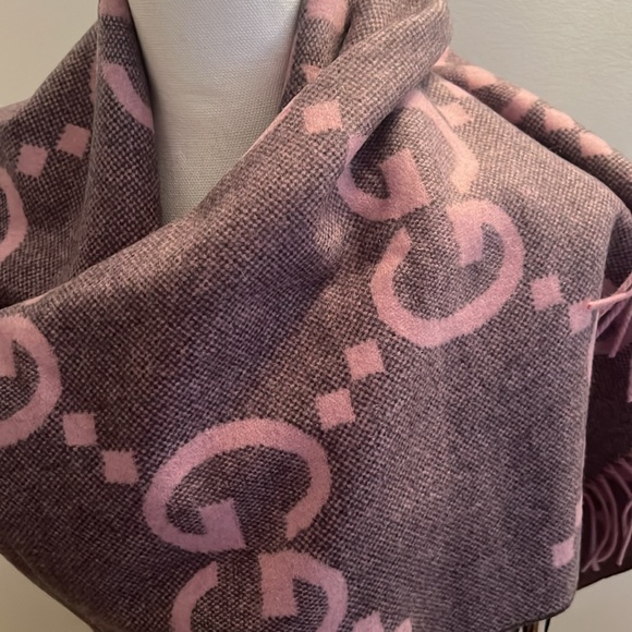 Gucci Lavender Purple Cashmere Scarf and Gloves Set - Picture 7 of 13